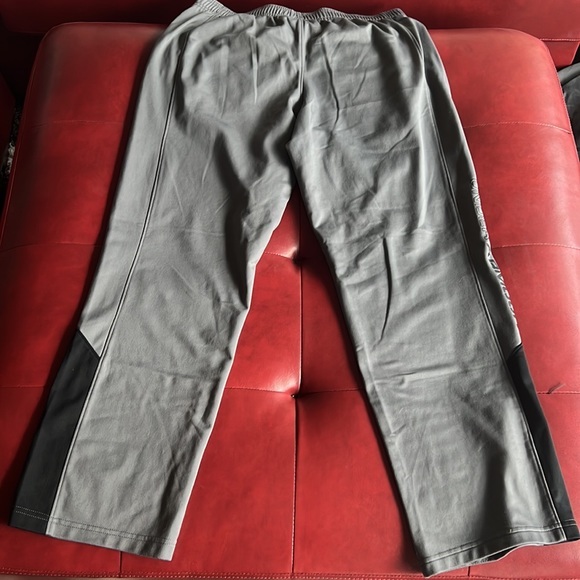 Under Armour YXL Boys Sweatpants - Picture 5 of 5